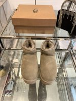 UGG经典系列全新升级厚底雪地靴 check 你的随性复古棕色系look，点亮街头拿捏 潮酷不费力~厚底铅笔靴 大橘底一秒蹬厚底TAZZ秋冬装备齐活，玩不一样的