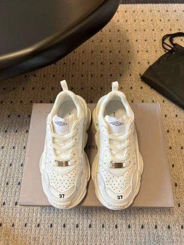 代购级别 Balenciag* 25Ss厚底老爹鞋 大厂出品老爹鞋 品质依旧 区别市面抢出版本 自购原版独立开发 鞋面订制对版面料 意大利混种小羊皮垫脚 原版开