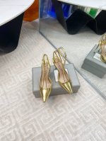 出厂 Tom Ford米兰时装走秀新款！最具特色的一个亮点，质感一流！尽显匠人匠心的做鞋理念 满满的时尚感 鞋面： 蛇纹牛皮 内里： 羊皮 鞋底： 真皮大底 跟
