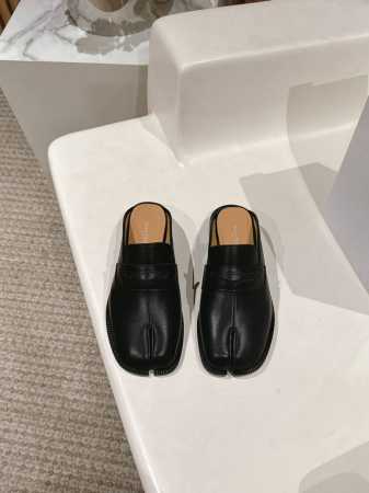 高定品质！Maison Margiela Mm6分趾鞋 Tabi 意产植鞣羊皮！ 夏天的第一双 Margiela 乐福半拖 Tabi 懶人高級出街的単品 可正式 - 点击图像关闭