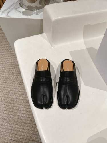 高定品质！Maison Margiela Mm6分趾鞋 Tabi 意产植鞣羊皮！ 夏天的第一双 Margiela 乐福半拖 Tabi 懶人高級出街的単品 可正式