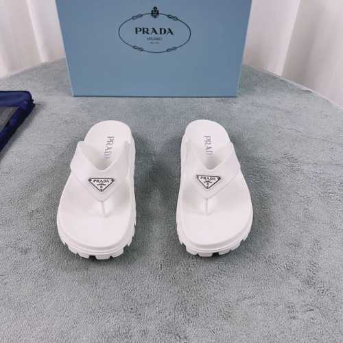 P家最新夹板拖鞋 原版1:1开发 size：35-45