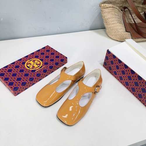 高品质出厂 ！小众潮牌TORY BURCH24春夏秀款T字玛丽珍平底乐福鞋！可盐可甜！ 就很有当代的复古那味儿～～ 既有单鞋的舒适又有玛丽珍的时髦俏皮，脚背上的