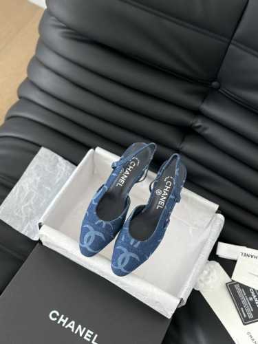 Chanel 经典Slingback后空凉鞋 前几年一直在做这个款 今年我们还是重新购版，再次精细Copy。 发现新版面的鞋面线条和形体舒适度都做了微调！ 这个