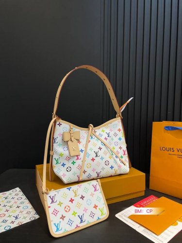 配折叠礼盒 Lv Carryall Lv尤物人间白三彩真漂亮啊白三彩系列每一只都值得收藏，又可以搭配俏皮可爱下次想试试洒脱一点穿搭彩色老花 五彩缤纷的少女心满出