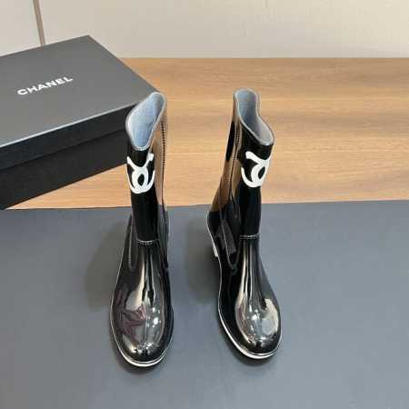 爆款 Chanel香奈儿 新款雨靴、水鞋小香真是一双绝绝子来的雨靴穿起来软乎乎的论搭配这就是ins博主人手一双的潮流单品 面料:原版开模TPU一体成型 内里:原 - 点击图像关闭