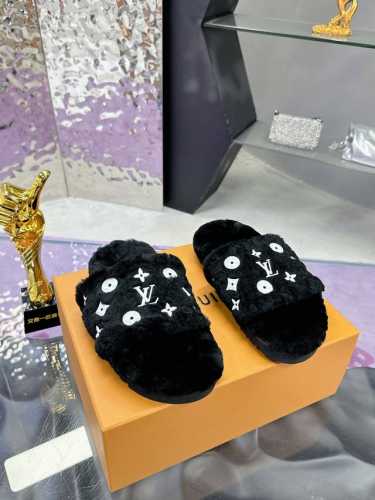 工厂直批： 飞机盒5 Louis vuitton 2024新款羊毛拖鞋满天星 工艺款 细柔软羊毛頂级品质纯皮毛一体直毛打造！超温暖的感觉，穿上仿佛踩在云朵上LV