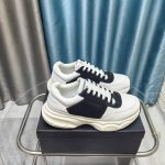 Chanel香奈儿老爹鞋，男女情侣款 2025专柜顶级休闲款运动鞋这款经典设计；鞋面多种工艺电绣的风格；大底却时尚运动；不平凡的拥入了多种配色元素 多元化混搭非