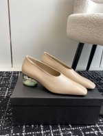 代购级 JIL sander 小众潮牌 24春夏超现代主义水晶透明跟 方头系列单鞋 凉鞋！这款现代风格凉鞋醒目吸睛，微风轻轻吹过，脚下的每一步都应该轻盈而自在。