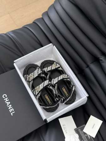 新版面！高版本！Chanel 新色魔术贴凉鞋版面！ 所有的颜色我家都有 鞋面进口面料，垫脚内里羊皮，原版大底。 均配专柜顶级包装！ Size:35-40 - 点击图像关闭