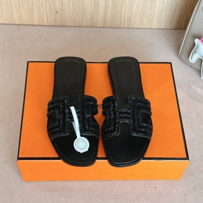 可配飞机盒10 Hermes 爱马仕H拖鞋Oran凉鞋系列 时尚又百搭 超级舒服 每个细节都做到极致 原版麂皮烫钻 原版1:1独家私模鞋面 原版真皮沿条大底 包