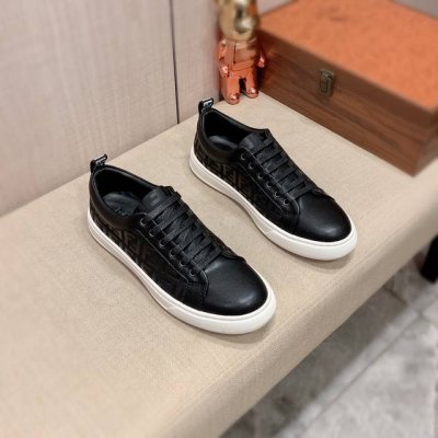 新款 工厂P价 芬迪Fendi* 最新爆款休闲鞋，顶端品牌 奢侈～代购，顶级～质量。 鞋面選用进口透气牛皮搭配材质透气羊皮内里 精细做工。原版个性时尚柔软橡膠耐