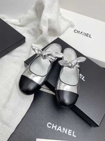飞机盒10 顶级版本Chanel 25C早春蝴蝶结玛丽珍拖鞋 这一季的鞋子都很棒耶！纯黑色玛丽珍上脚很舒服鞋面皮质也很软，不用担心会磨脚。兔耳朵也好可爱，黑白拼 - 点击图像关闭