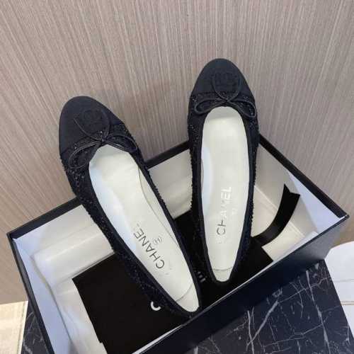 Chanel 经典拼色芭蕾鞋 时尚走秀款M多年过去，依旧吸粉 拼接色混搭，蝴蝶结点缀，演绎时尚！怎么搭怎么好看系列！ 原版定制原木色真皮大底，1.5cm方跟，进