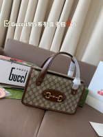 大号 古驰Gucci1955系列盒子包 古驰Gucci双G家的1955出了小箱子包包啦，姐妹 们你们知道嘛这个新出的手提的小箱子，真的是一眼爱上感觉就是为秋冬而