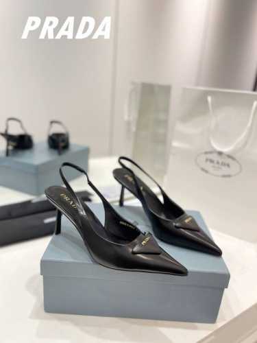 工厂P价 P360Prada 普拉达 专柜走秀款尖头凉鞋 三角扣标 高跟 早春走秀款！可以换银金标 鞋面：高定制开边珠面料 内里：进口水染羊皮 大底：原版意大利