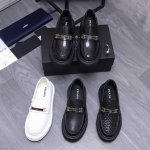 商品商标：Prada 普拉达 商务套脚皮鞋 正码码数: 38-44 商品材料：精选 漆面牛皮拼接鞋面 羊皮内里 原版大底