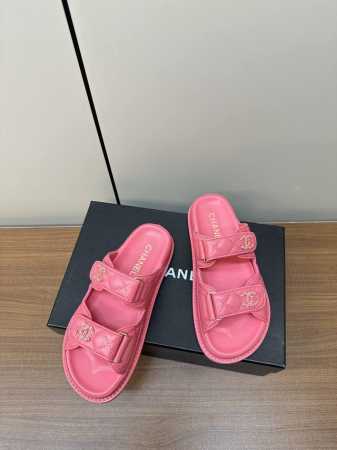 Chanel 2024ss小香沙滩凉鞋 顶级专柜品质 每年必入的经典款之一！最新出双C金属扣搭配设计 更加彰显和品味～所有材质都根据原版定制！购入正品开发。万能 - 点击图像关闭