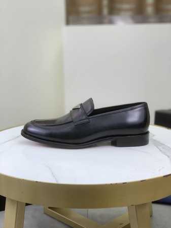 工厂价 高级真皮大底 原单品质，顶级版本 Ｐｒａｄａ 普拉达.男士商务休闲皮鞋，顶级牛货.1:1出货奢华尊贵全部采用进口原版品牌布料，只为打造更为舒适的穿着体验 - 点击图像关闭