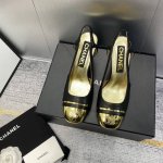 出厂价 CHANEL2024早春香奈儿 拼色后空凉鞋 7.5跟高 大爆款，每期经典款都被抢光，超级柔软，上脚无敌柔软舒适，今年衣橱的top31肯定属它了！上脚美