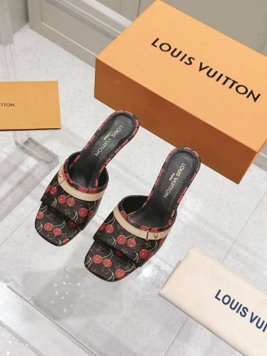 女款 lv X Tm 路易威登X村上隆联名6Am 系列 白三彩 平底 凉拖鞋 原版购入开发 做货 本款 6Am 凉拖出自路易威登 X 村上隆再版系列 为全幅 M