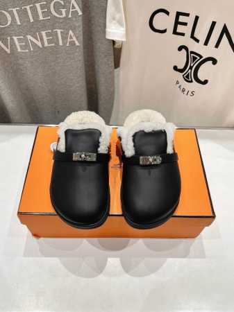 高版本出厂 Hermes* 爱马仕H家又一款让你完全hold不住钱包的大爆款，听说超级难买 毛毛内里超级舒服的，而且越看越好看，越看越耐看，脚感炸到爆 配上一双 - 点击图像关闭