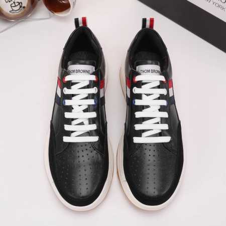 高端原版1:1羊皮里 Thom Browne 汤姆 布朗 New York 汤姆再上爆款！这个邪魅酷感的新锐品牌 让我们在这个夏天有了放松 时髦 个性的新选择 - 点击图像关闭