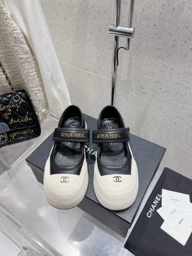 CHANEL 香奈儿小香经典休闲玛丽珍面包鞋完全原版一比一复刻打造 版型超级正 最新时尚的设计 上脚又酷又时髦鞋面选用 牛皮材质.内里材质：纯羊皮，双层加厚耐磨