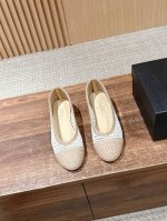 香奈儿经典款新网面芭蕾舞鞋 无论搭配裤装还是裙装都是完美 小圆头的设计很好的修饰脚型 小仙女们必备 Size 35-39 40 41定制不退换