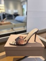 价格P： {半拖} 吉安维托 罗西 Gianvito Rossi Eiko Stiletto，轻松移动。这款 Gianvito Rossi 拖鞋采用配有精致的胶
