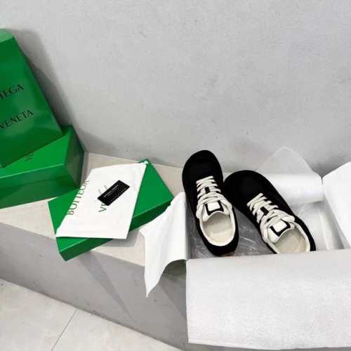 出厂 Bottega Veneta Bv葆蝶家 25Ss新款 情侣款复古阿甘鞋 德训鞋休闲运动鞋 sneaker科技尼龙和绒面打造 灵感来自复古球鞋 全新演绎经