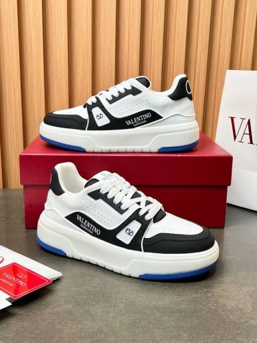 华伦天奴 情侣款运动鞋系列 valentino 2025最新款情侣运动鞋 明星同款 火爆发售. 原版Zp入购拆解. 反复打版调改. 力要1:1原版还原 顶级奢华