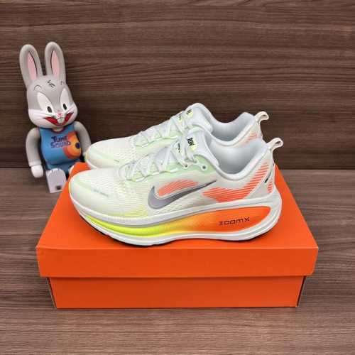 顶级版本Nike Vomero 18 舒适百搭防滑耐磨透气 低帮跑步鞋 男女同款 绿橙色， 全套得物包装：毒卡 毒扣 棉袜 毒盒。 码数:36-45码！