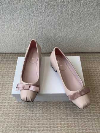 Christian Louboutin 春夏新款红底鞋 姐妹们这次分享的是他家好穿的系列 2025 春夏新款红底鞋实物美到炸裂头 本季设计大胆又性感 上脚直接腿 - 点击图像关闭