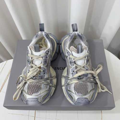 balenciaga 巴黎世家~~3Xl情侣款复古运动鞋 全新系列传承与经典 以标志性Balenciaga廓形抽象大底 碰撞出前卫时尚模范新创意 独家私模大底