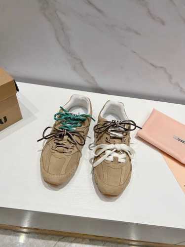 女码 男码 。Miumiu x New Balance 联名款NB运动鞋 Miu Miu 缪缪大秀上爆出的这双与New Balance 新百伦联名款运动 球鞋