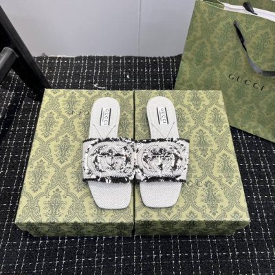 橙子出厂价p gucci 古驰 春夏新款 流苏平底拖鞋 休闲凉拖 日常休闲款非常好看又百搭的一款产品 多个颜色选择 看着都喜欢流苏版本设计 为每一个女神们都负责