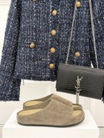 厂价 the Row 经典春夏新品复古 博肯拖鞋 目前穿过最舒服的穆勒鞋 复古色营造出松弛耐看的高级感 太适合不爱穿鞋的松弛人了 穿上休闲慵懒松弛感拉满 鞋面采