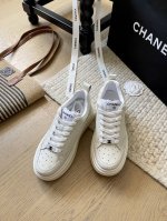 Chanel 厚底饼干小白鞋 顶级版本！ 小个子福音 上脚秒变170 非常百搭好看！鞋面原版小牛皮 内里定制羊皮 原版防滑大底！ 码数：35-41 定制不退换