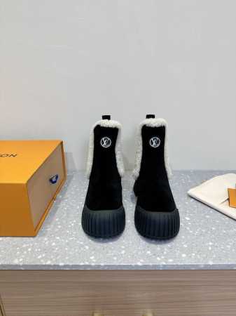 羊毛里 官网同步 飞机盒 Louis Vuitton 路易威登 秋冬新款 羊毛厚底 短靴 网红，大明星走秀新款 一脚蹬短靴 休闲百搭时尚潮流款，上脚舒适 搭配路 - 点击图像关闭