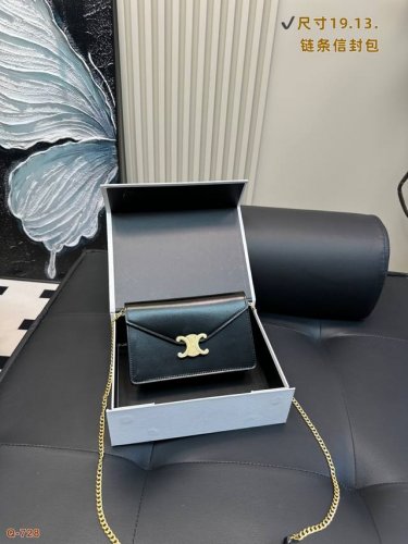 赛琳Celine新款 Woc链条包炒鸡好看值得拥有 Celine新款Woc链条包，简约通勤，不管夏天冬天，随便一斜挎都非常好看！尺寸19.13