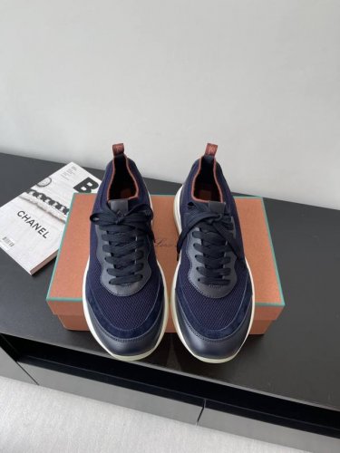 loro Piana 诺悠翩雅 Flexy Walk 男款运动鞋 这款运动鞋鞋面采用 Wish 针织羊毛以专门工艺制成 轻盈舒适 非常适合休闲放松时穿着。 精选