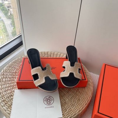 橙子出厂价p hermes 爱马仕 夏季经典粗跟H拖鞋 旅游度假沙滩凉拖 面料 水钻 跟高 4.5Cm 码数 35-42