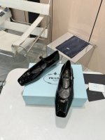 P350 Prada普拉达顶级版本 2025重磅推出普拉达小单鞋， Prada早春T台走秀网红同款＂造梦不夜城＂，Prada能在重要场合上用得上了，小清新风带点