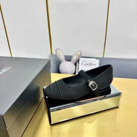 厂价 chane* 小香24S早春新品 复古拼色方头丽珍鞋 本年度最美玛丽珍鞋 无法抗拒的高级与优雅 无论是搭配牛仔裤百褶裙 还是穿去较正式场合都可以的 秋冬配 - 点击图像关闭