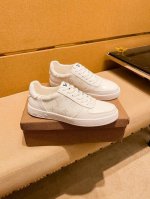 工厂批 Lv 路易威登 男鞋高端品牌 官网1：1最新力作：鞋面采用意大利进口头层牛皮搭配 舒适透气内里原版防滑耐磨大底制作，让行走更加便捷舒适！独家新款，惊世之