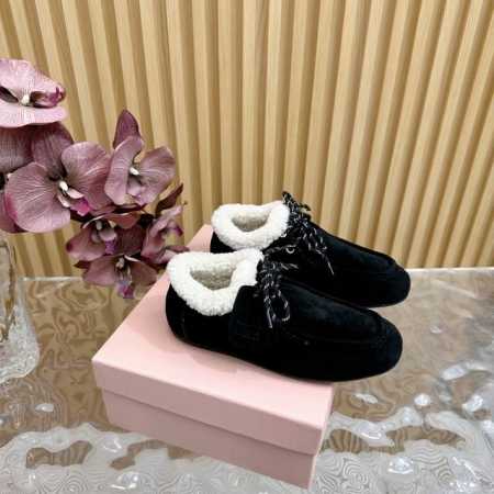 代购级别 MiuMiu 新款复古皮鞋 乐福鞋 休闲鞋 羊毛里 系列上新 皮里 毛里 ★★★★★ 舒适度与时髦度并存的开挂全新系列，设计搭配，简约大方，百搭时尚！ - 点击图像关闭