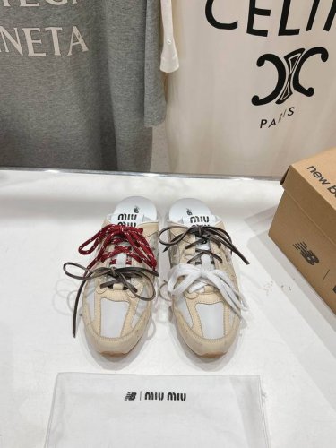 高版本出厂 半托360 Miumiu 缪缪G027Miu Miu X New Balance联名款运动鞋 2025早春发售前先近赏同样是在十月的巴黎时装周，又被