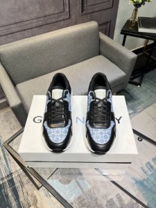 g I V E N C H Y 纪梵希新款 专柜同步 人手一双 不容错过 专柜买版 完全1:1 开模定制顶级版本 原版展示提供对比 让大货做到和原版0区别 实物