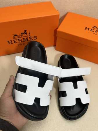 出厂价 爱马仕经典品牌二舅鞋全新系列产品 舒适轻便拖鞋 上脚独特好看、沙滩 凉拖必备、上脚秀气、游艇，海天盛筵绝对少不了它 标准码数：35-44码 男+10 - 点击图像关闭